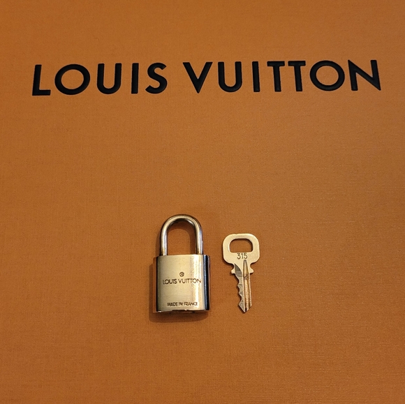 #315 Louis Vuitton Padlock & Key - Picture 2 of 6